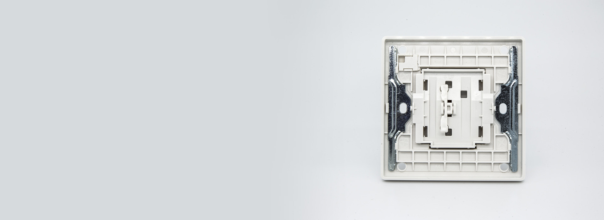 實力 · 強勁耐用 升級版內嵌鋼架和加...