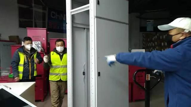 正泰居家致敬“小湯山”醫(yī)院援建背后的“逆行者” 正泰居家致敬“小湯山”醫(yī)院援建背后的“逆行者”