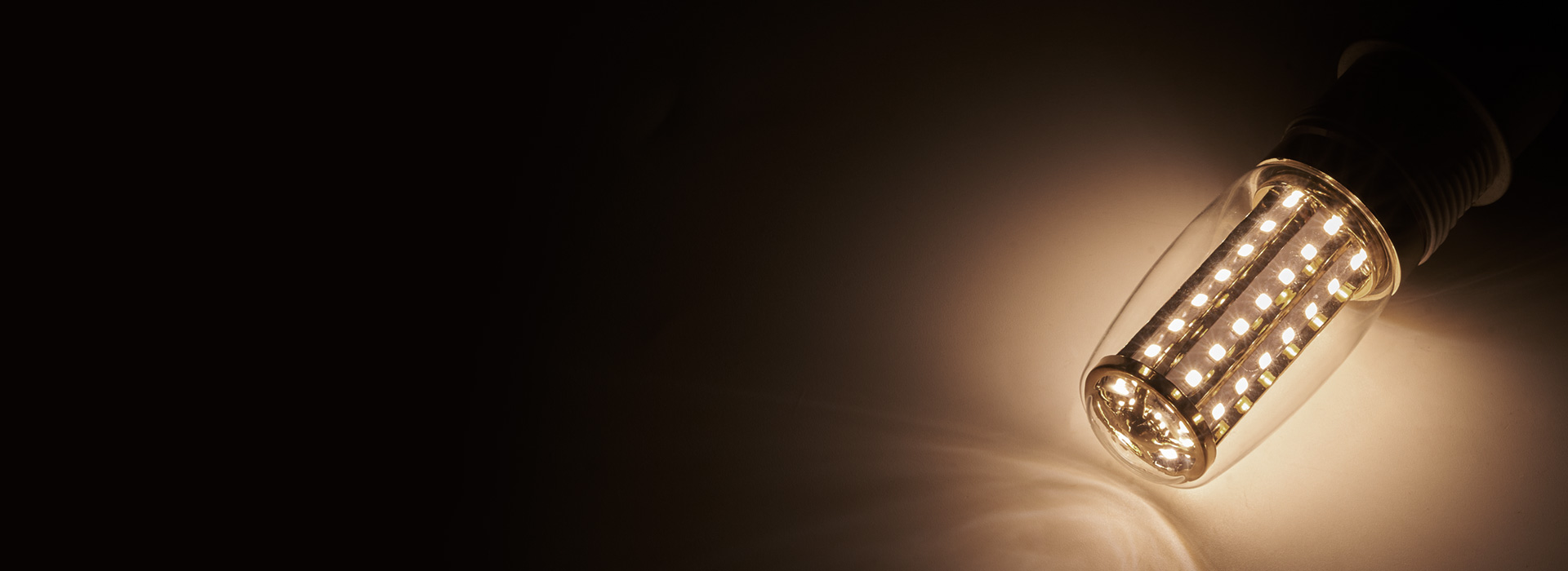 高亮度，輕松照亮大空間 正泰照明玉米燈...