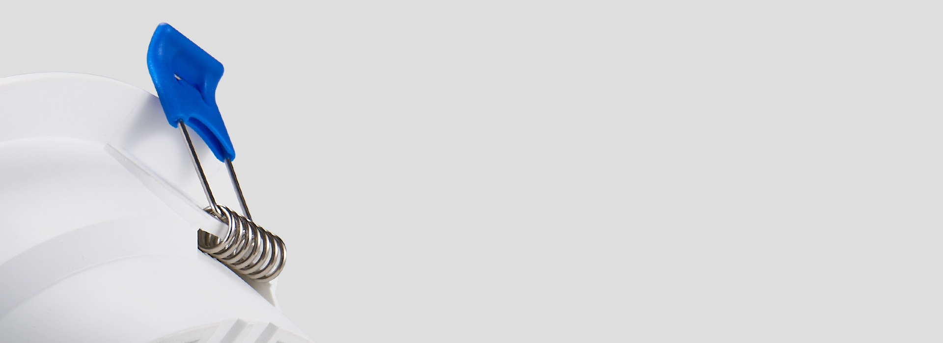 不銹鋼卡扣，彈性十足 十亮系列防眩筒燈...