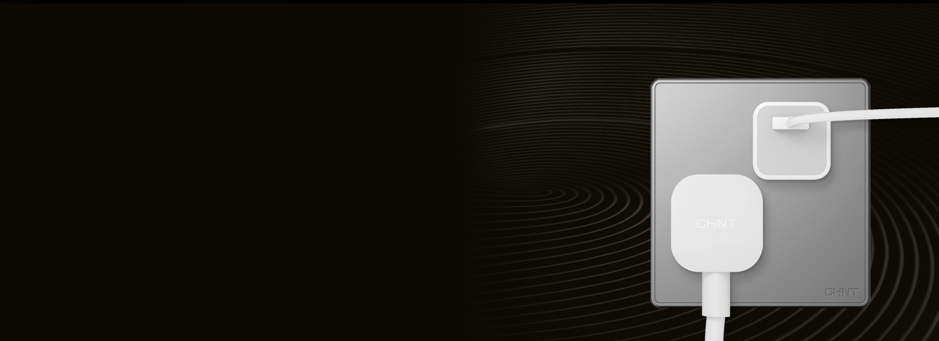 大孔距，插頭不打架 大中心孔距，滿足兩...