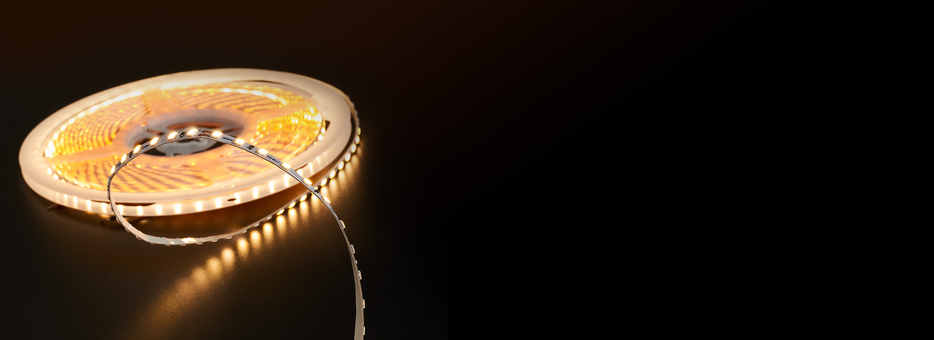 高達100lm/W光效，綠色節能 同功...