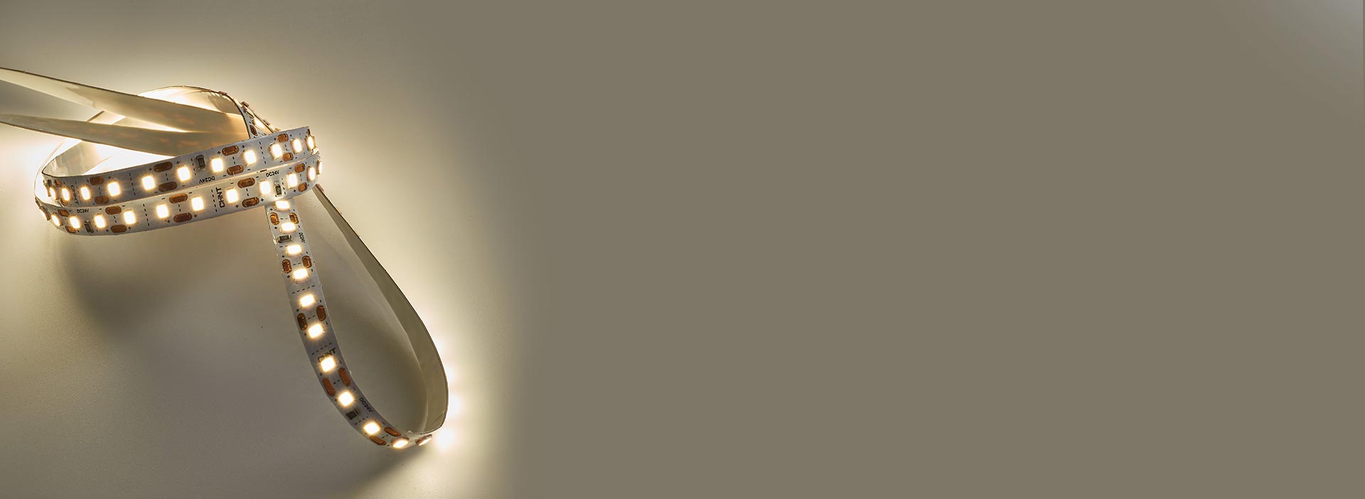 韌性強(qiáng)，耐彎耐折 易彎曲，可根據(jù)復(fù)雜場(chǎng)...