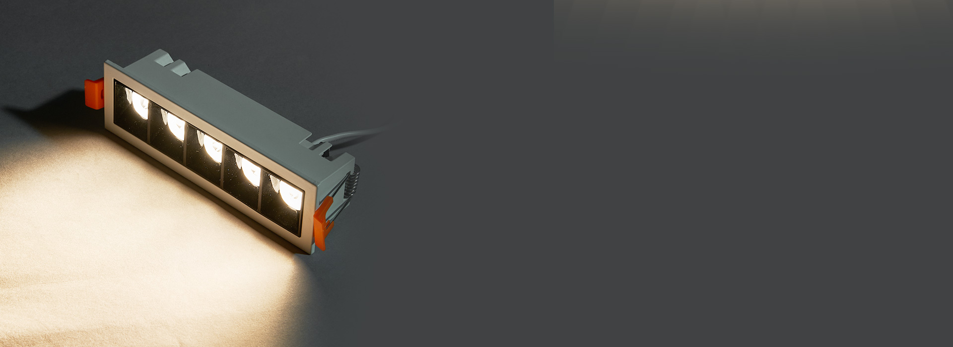 光源深藏，護(hù)眼防眩光 光源深藏，減少眩...