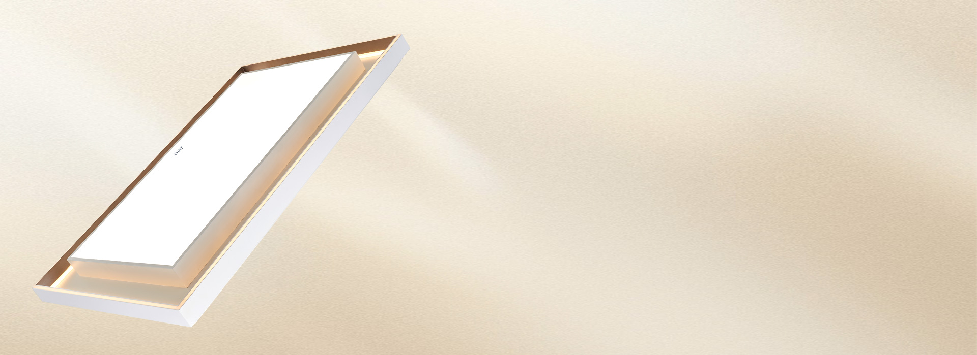 流暢美感，質樸純粹 砂白色邊框，融合淺...